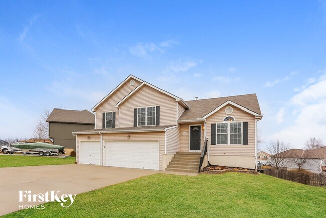 Building Photo - 912 E Madelyn Dr