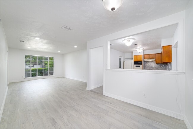 Foto del edificio - 10830 Sela Ln