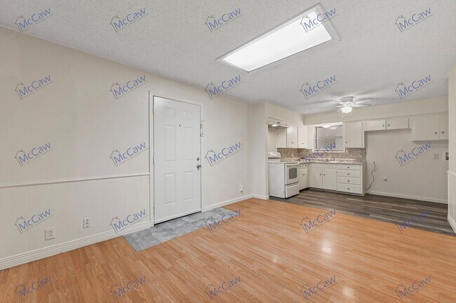Building Photo - Great 3/1.5 in Mesquite!