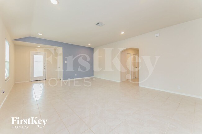 Building Photo - 312 Shiplap Ln