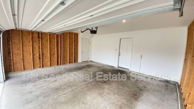 Building Photo - 6001 Yosemite Dr