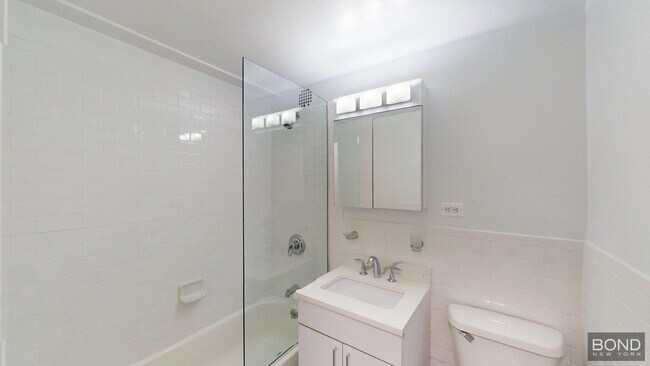 Foto del edificio - 219 E 69th St
