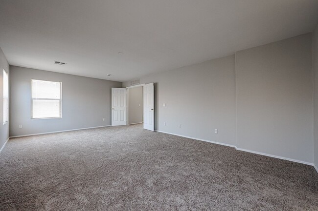 Building Photo - Welcome to this charming 3 bedroom, 2.5 ba...