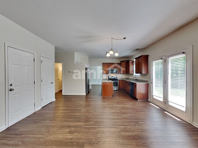 Building Photo - 2026 Peach Shoals Cir