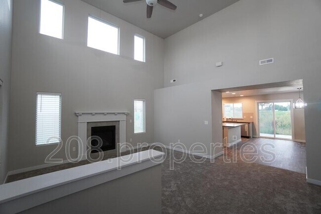 Foto del edificio - 13776 S Piano Ave