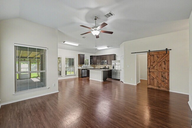 Building Photo - 1061 Shadow Bend Ct