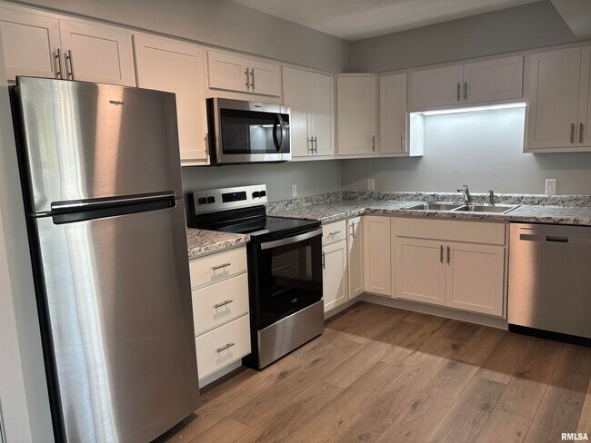 Building Photo - 1646 W 42nd St