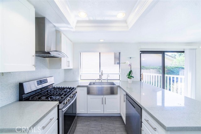 Building Photo - 10 Briarglen