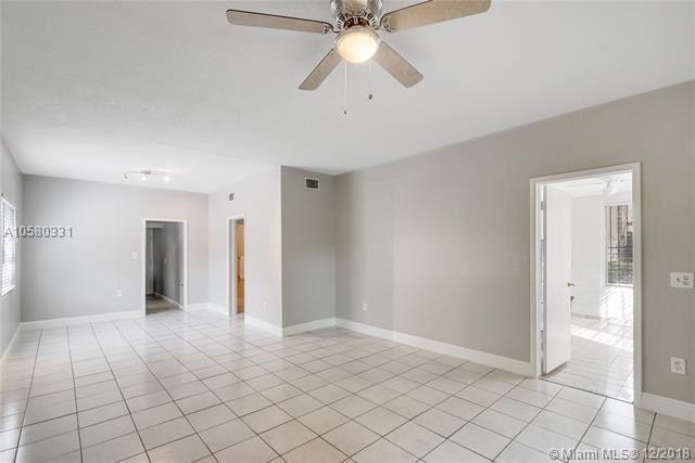 Foto del edificio - 2441 SW 13th St