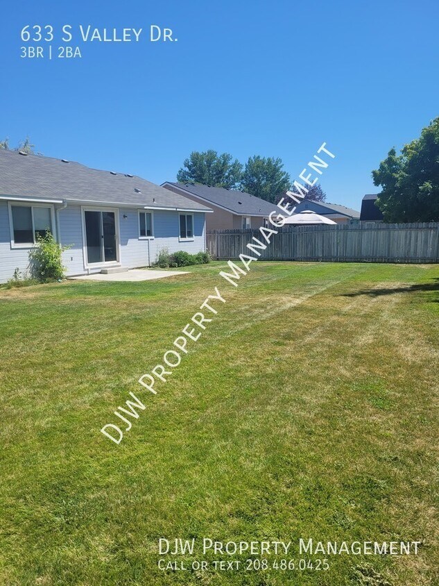 Building Photo - Minutes From Gorgeous Lake Lowell!