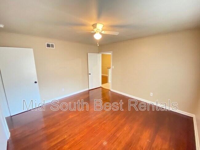 Building Photo - 4045 Spiegel Dr