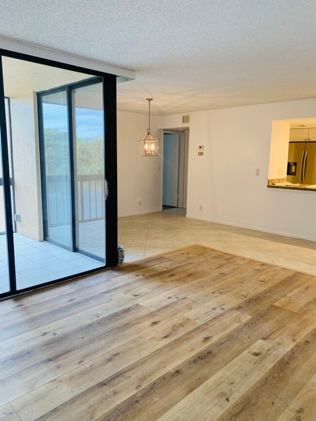 Building Photo - 950 Egret Cir