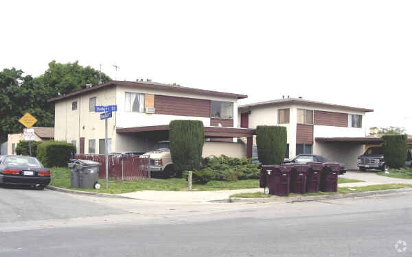 Primary Photo - 10327-10329 Bodger St