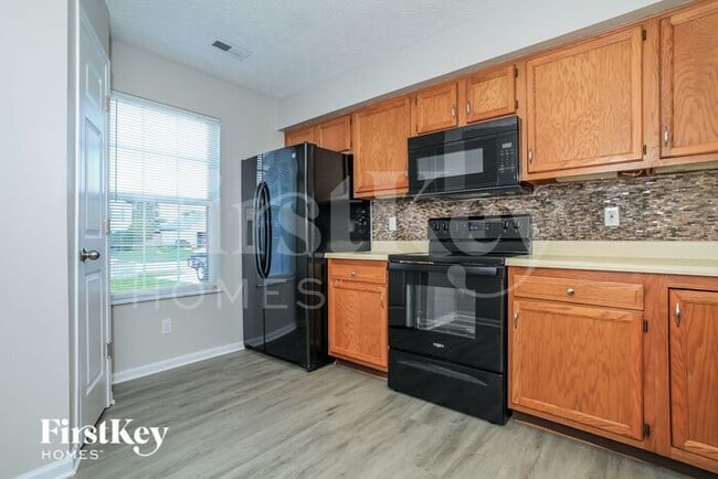 Building Photo - 825 Walton Ct
