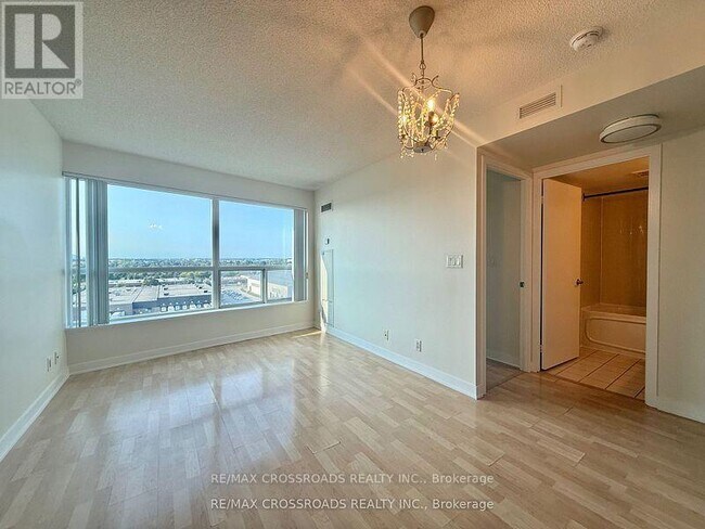 Photo du bâtiment - 38 Lee Centre Dr