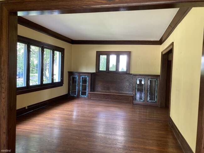 Building Photo - 4 br, 1.5 bath House - 402 Hawthorn Lane