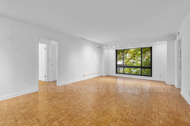 Building Photo - 1077 30th St NW