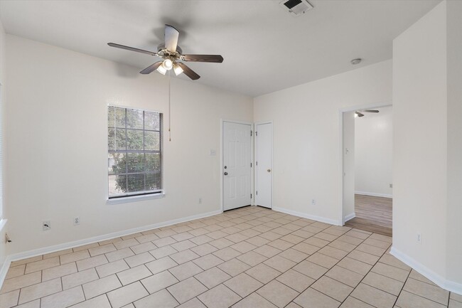 Foto del edificio - 2908 Whisper Oaks Ln