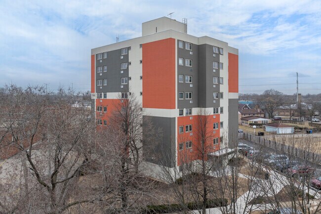 Building Photo - Berry Manor