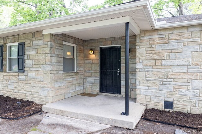 Building Photo - 1802 Brentwood Rd