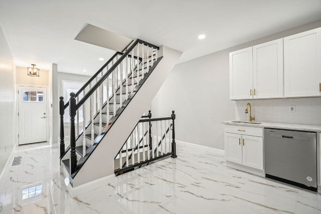 Photo - 165 W Wilt St Townhome