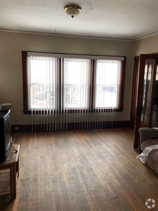 West Lawn Apartments for Rent with Parking Detroit, MI 1 Rentals