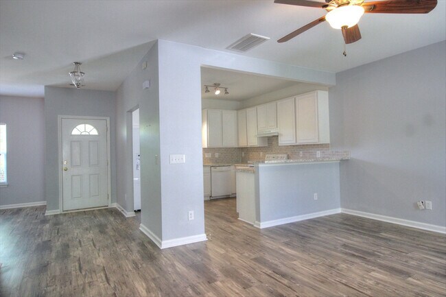 Foto del edificio - Nice 3 bedroom townhouse in SW Durham!