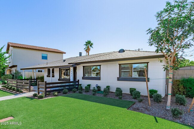 Foto del edificio - 3443 E Turney Ave