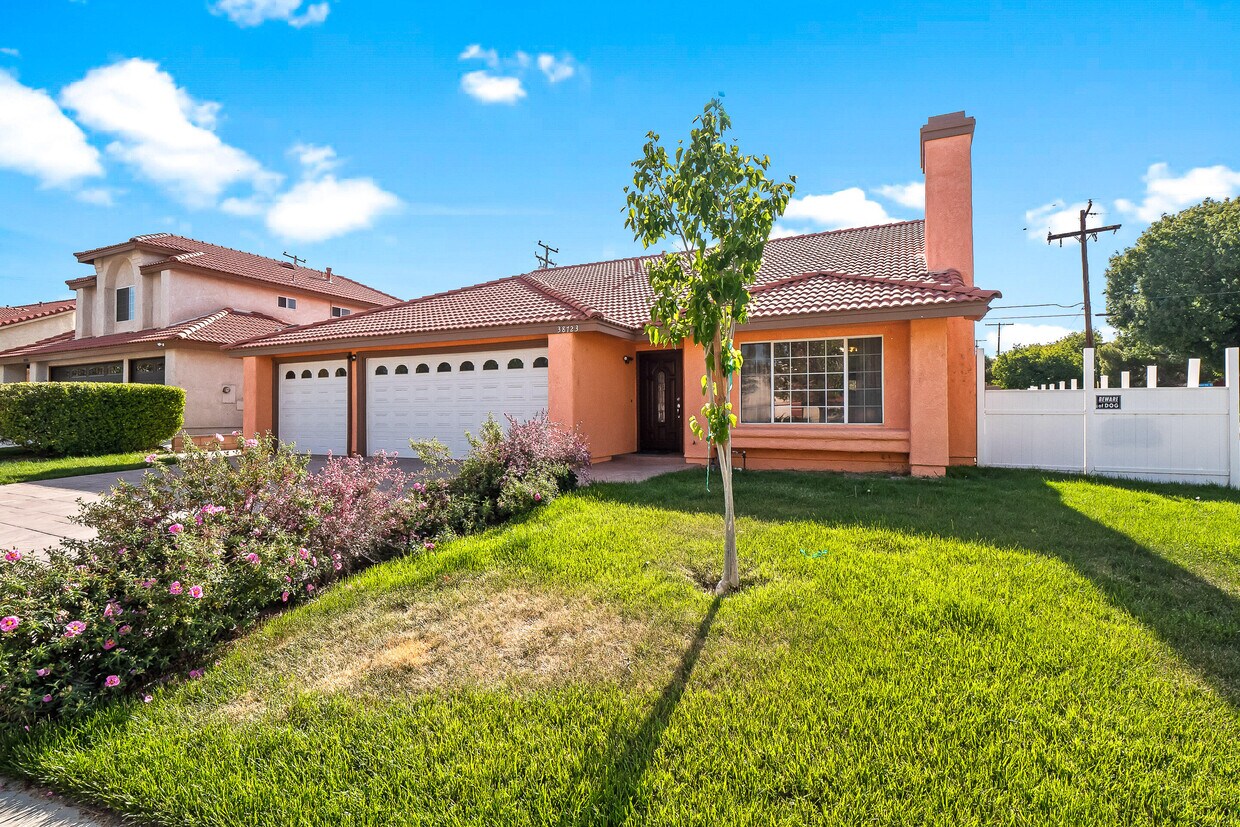 38723 Desert Flower Dr, Palmdale, CA 93551 House Rental in Palmdale