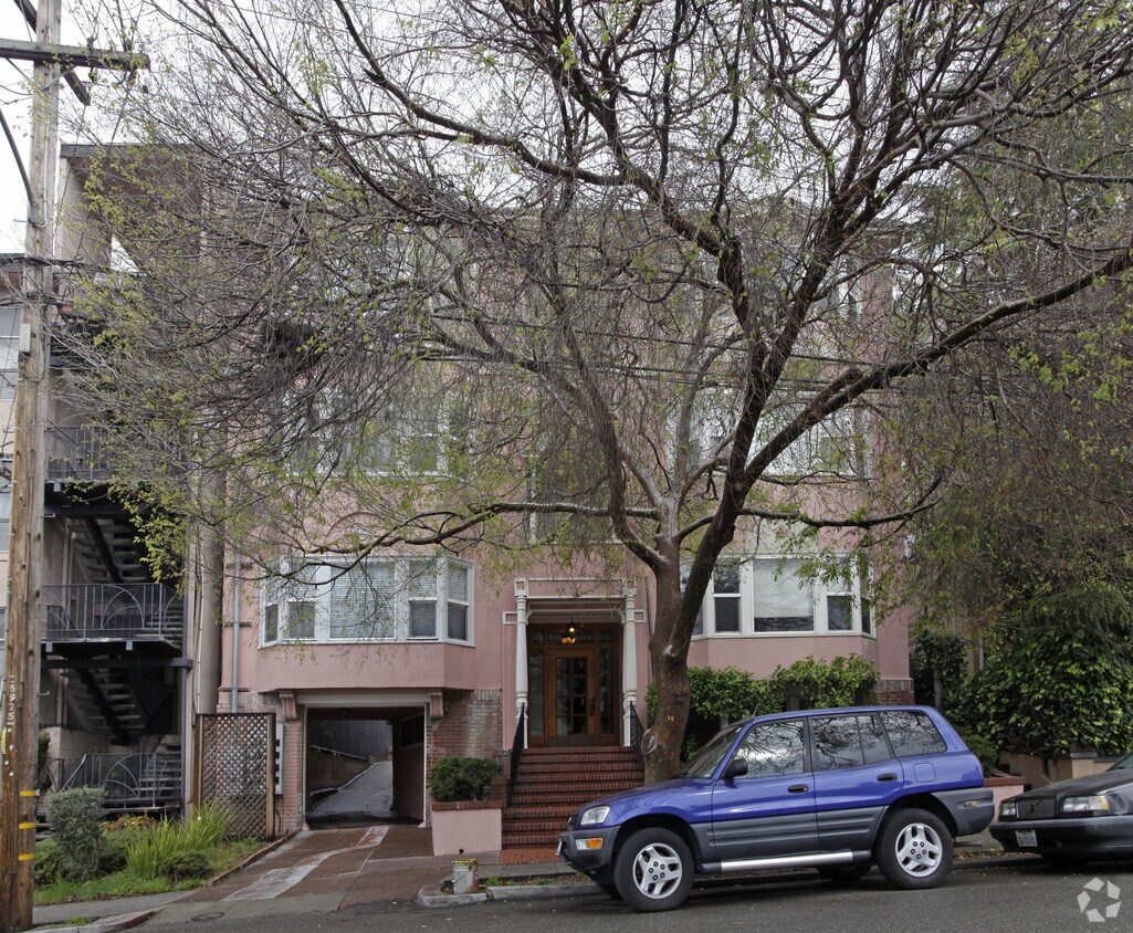 Primary Photo - 370 Belmont St