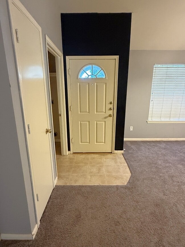 Building Photo - 2746 Hidden Spring Falls