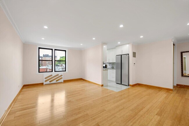 Foto del edificio - 65-30-65108 108th St