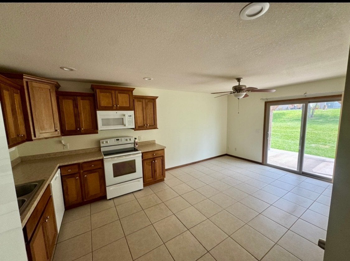 Building Photo - 301 N Cypress St