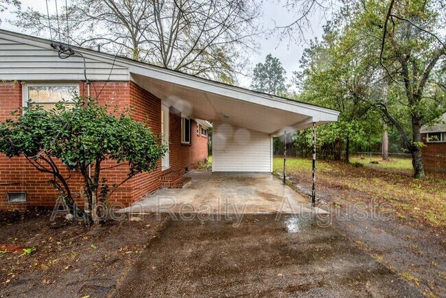 Foto del edificio - 2836 Rocky Creek Rd