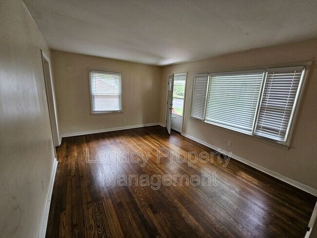 Foto del edificio - 2204 Maywood St