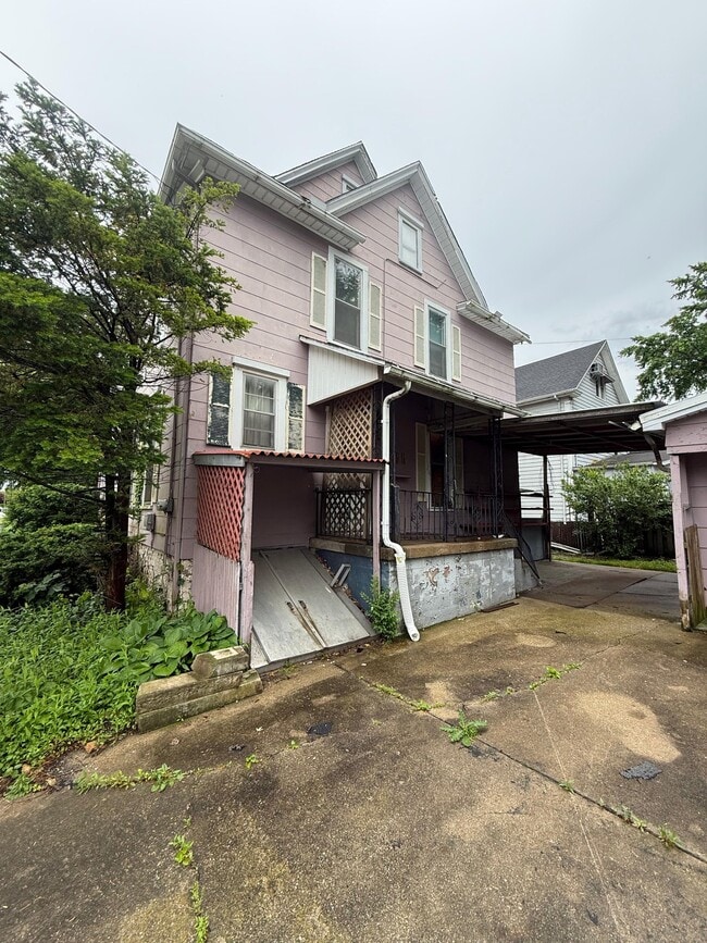 Building Photo - 1595 N Church St