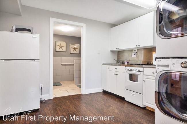 Building Photo - 1 br, 1 bath House - 322 E Hillcrest Cir