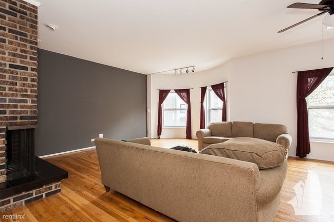 Building Photo - 2 br, 2 bath Condo - 2910 N Halsted St
