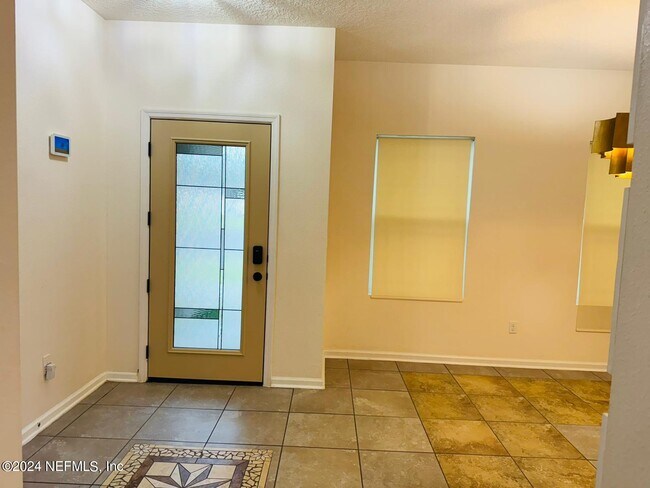 Building Photo - 15878 Twin Creek Dr