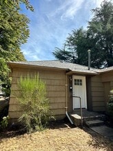 Building Photo - 1007 SW 10th Ave