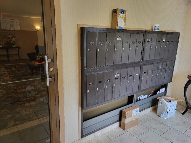 Building Photo - 7510 Farmingdale Dr