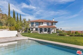 Building Photo - 16875 Cll De Sarah