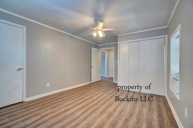 Building Photo - 785 W 51st St