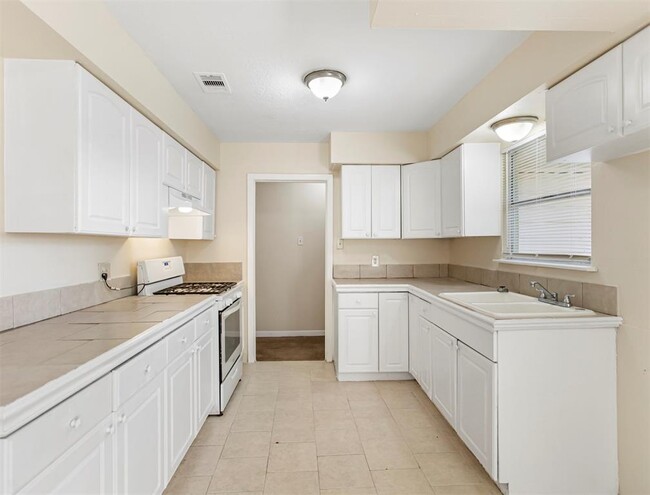 Building Photo - 2923 Ebbtide Dr