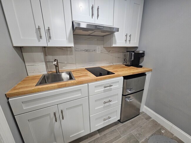 Building Photo - 544 E Milton Ave