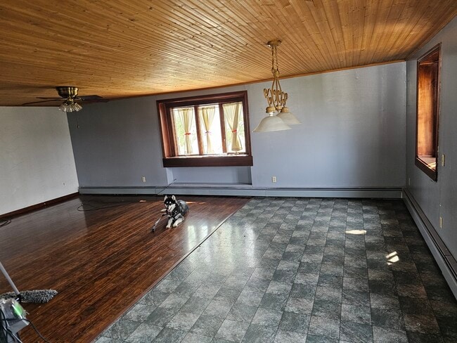 Foto del edificio - 19 Lloyd Dr