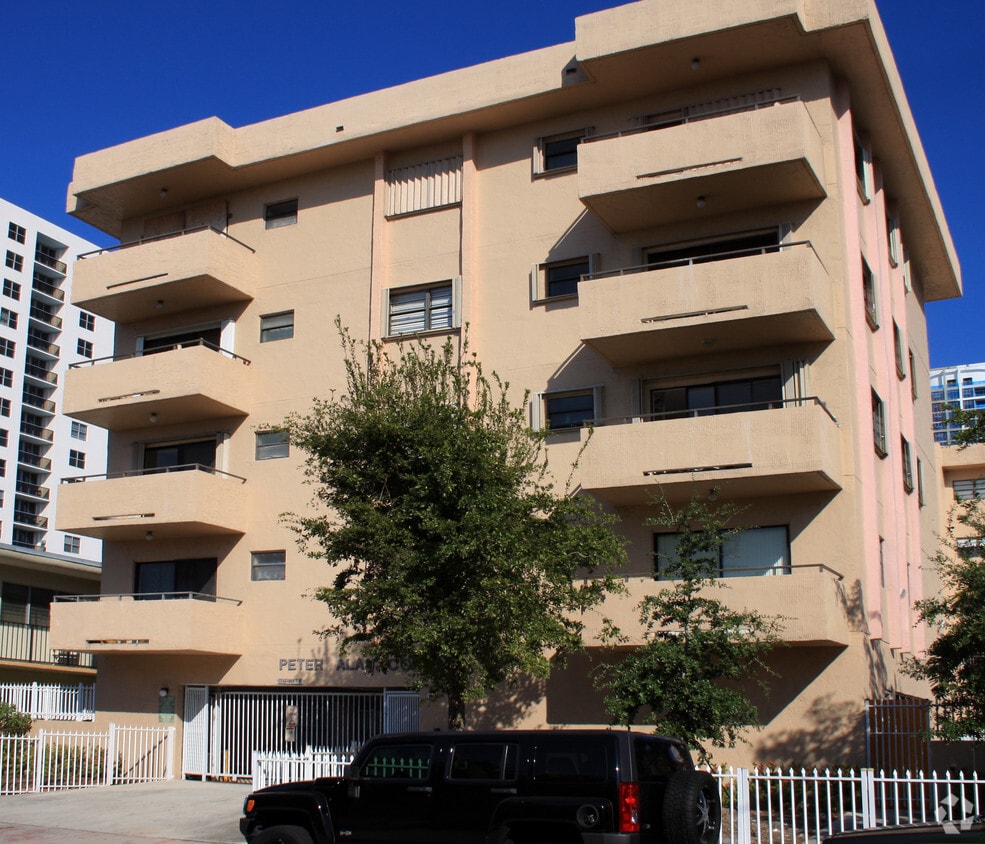 Mimo on the Beach Apartments in Miami Beach, FL