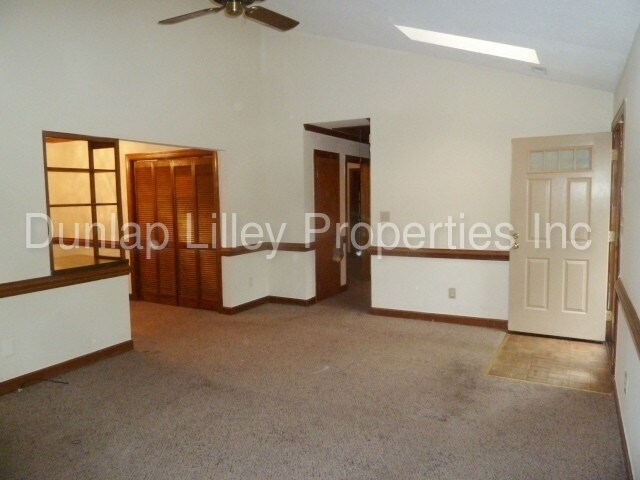 Building Photo - 200 W Woodcroft Pkwy