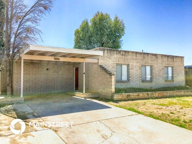 Building Photo - 7956 E Victoria Dr