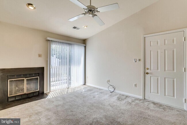 Foto del edificio - 8624 Beekman Pl